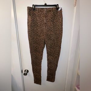 American Eagle Curvy Super High Rise Leopard Jeggings